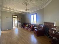 Hurstville 四房两卫两车位带家具House步行10分钟车站