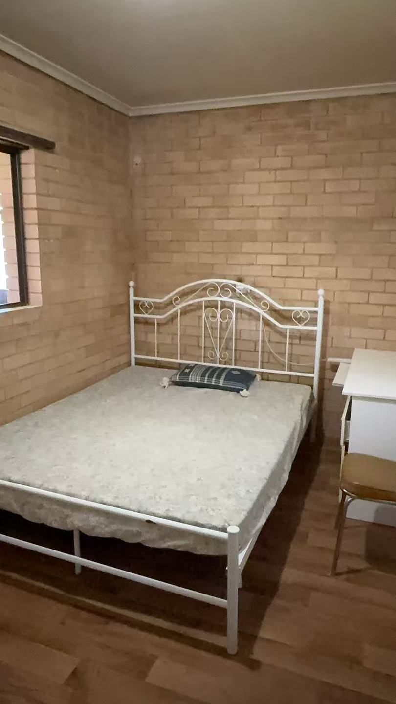 今日悉尼Blacktown 近火车站静街house单间出租 Blacktown 近火车站静街house单间出租