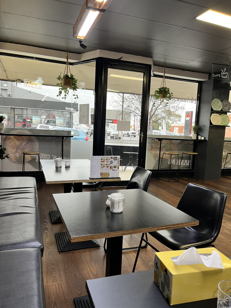 今日基隆 Geelong 黄金地段咖啡店急转让出售住宅房在后面 Geelong 黄金地段咖啡店急转让出售住宅房在后面