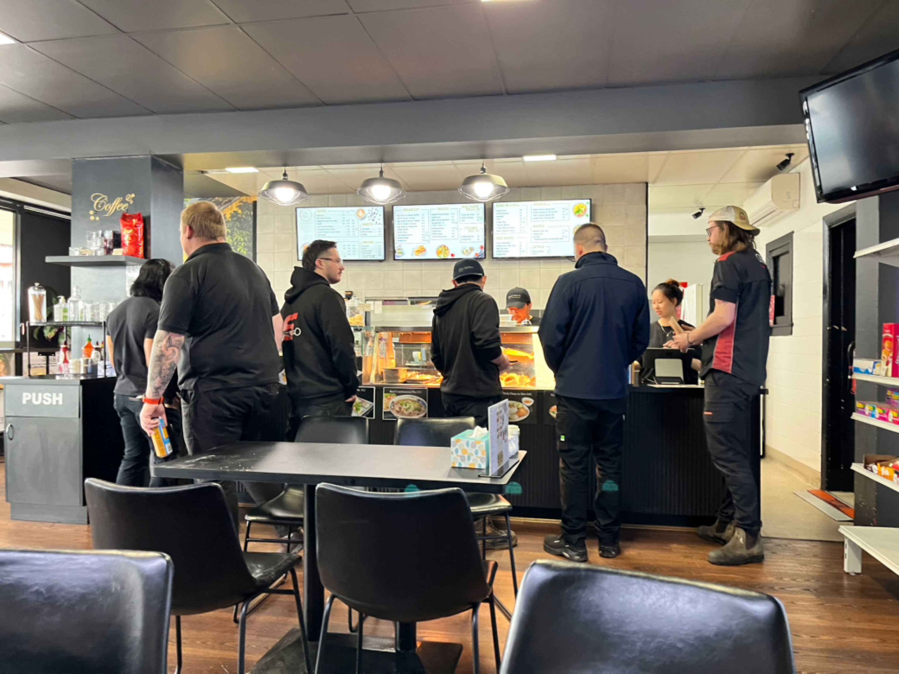 今日基隆 Geelong 黄金地段咖啡店急转让出售住宅房在后面 Geelong 黄金地段咖啡店急转让出售住宅房在后面