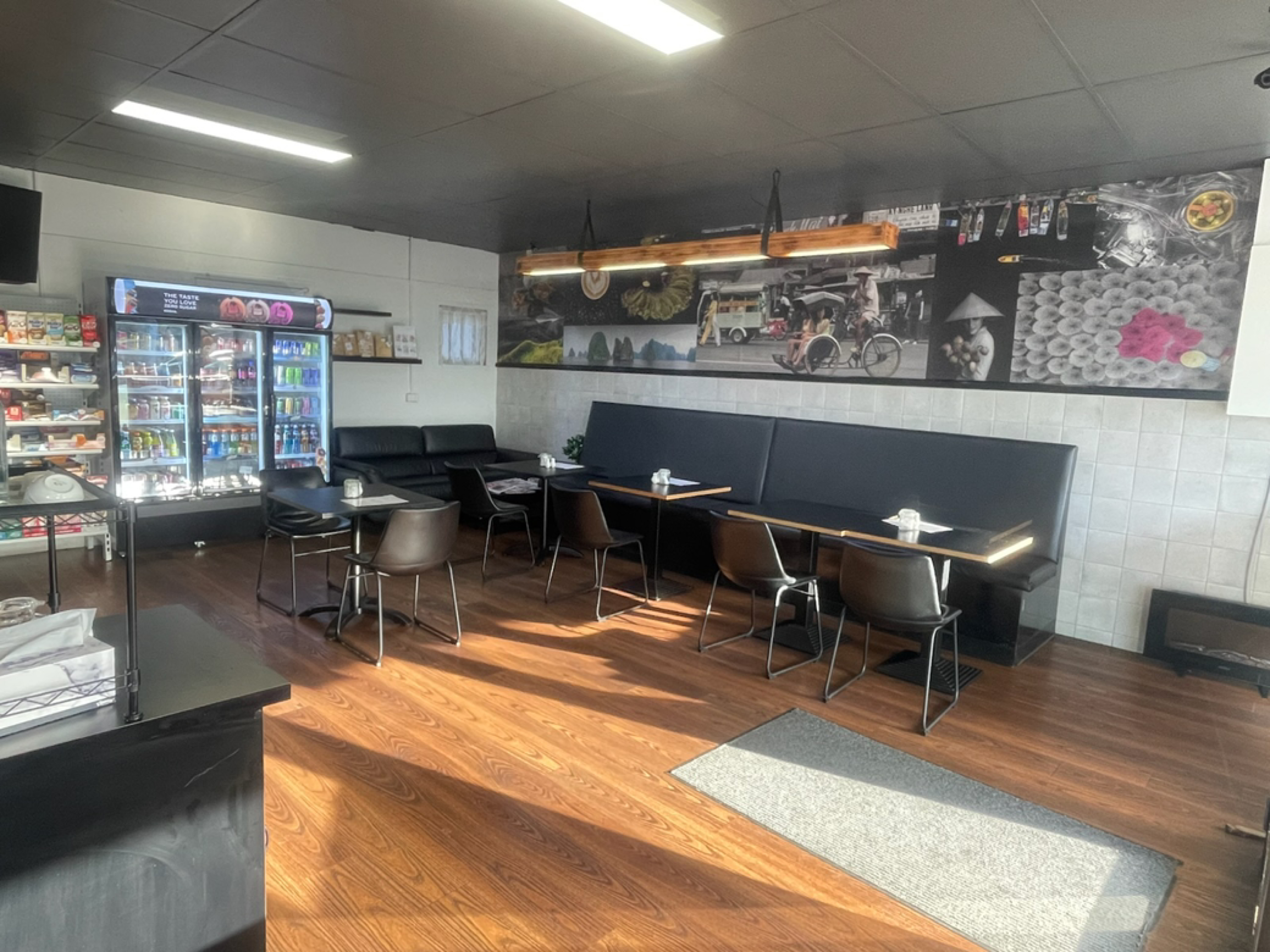 今日基隆 Geelong 黄金地段咖啡店急转让出售住宅房在后面 Geelong 黄金地段咖啡店急转让出售住宅房在后面
