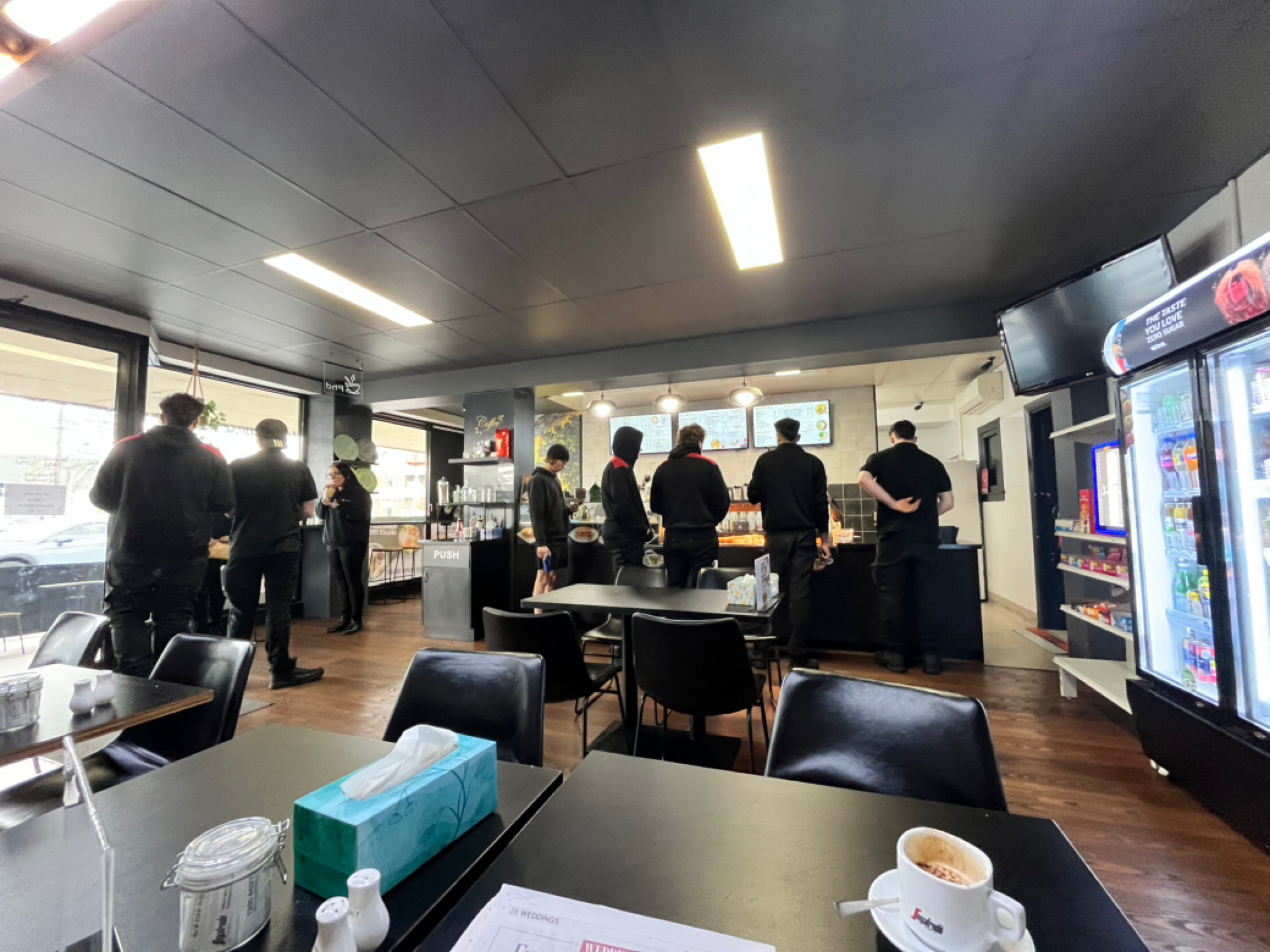 今日基隆 Geelong 黄金地段咖啡店急转让出售住宅房在后面 Geelong 黄金地段咖啡店急转让出售住宅房在后面