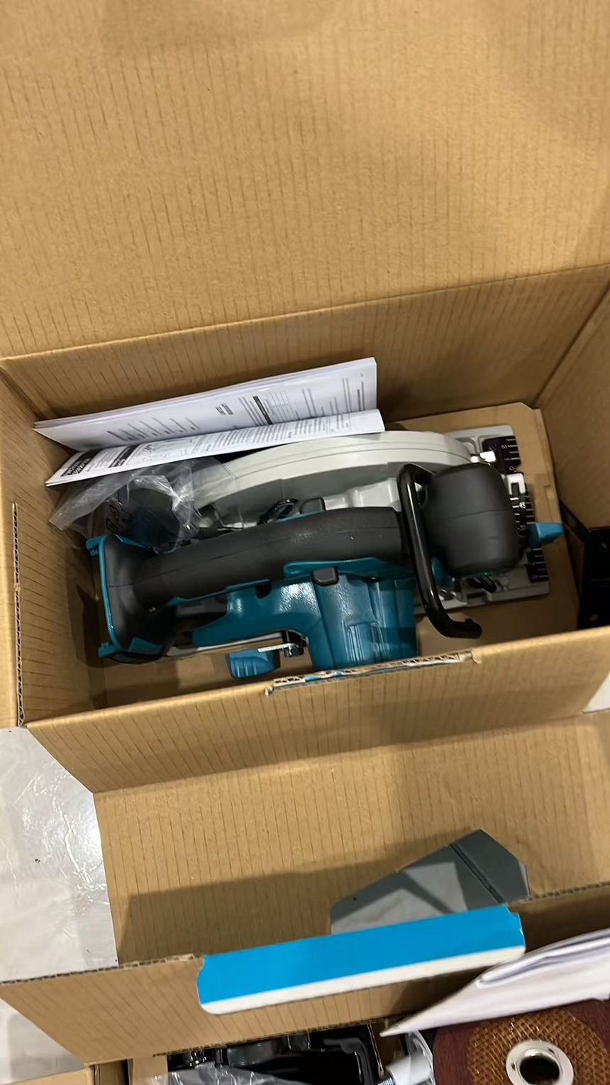 今日珀斯全新仅开箱未使用makita圆锯角磨机和mutitool出售 全新仅开箱未使用makita圆锯角磨机和mutitool出售