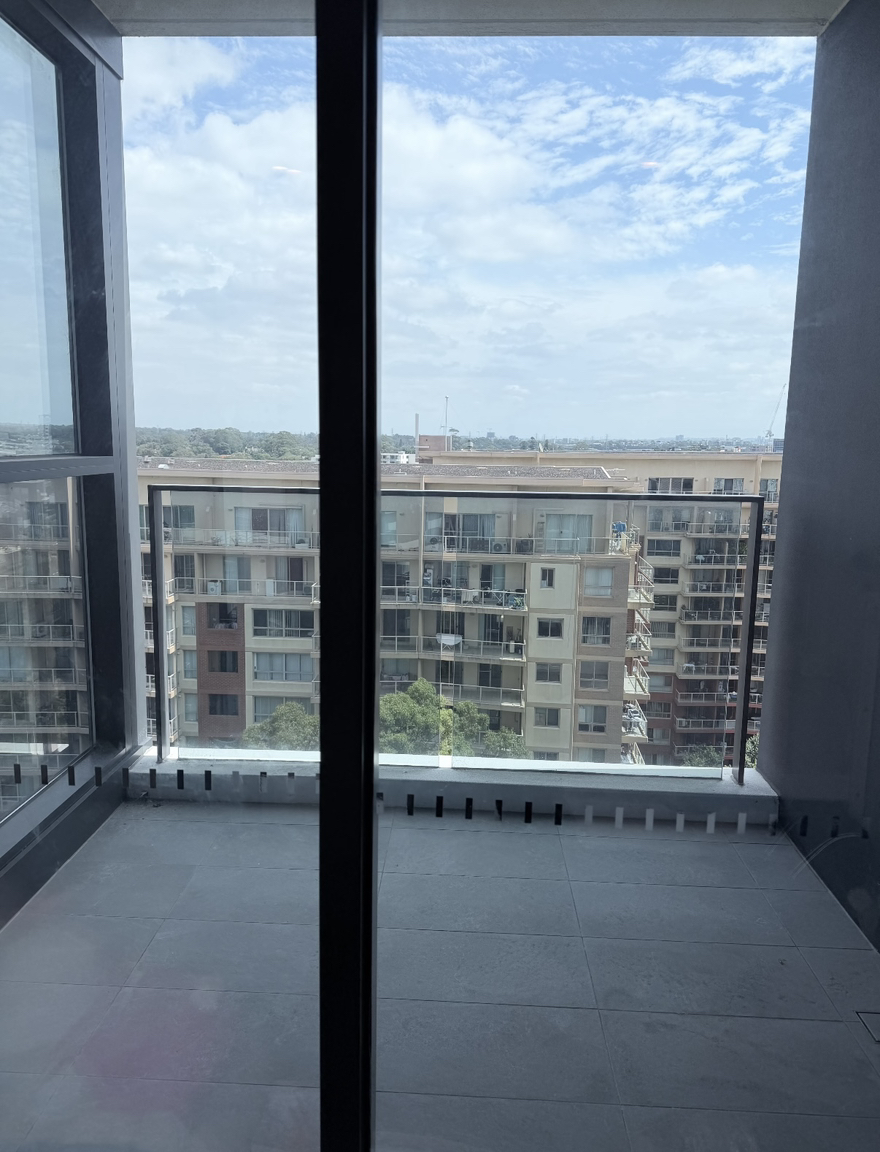 今日悉尼Homebush 十二楼主卧独立阳台带健身房包bill近BurwoodStrathfield Homebush 十二楼主卧独立阳台带健身房包bill近BurwoodStrathfield