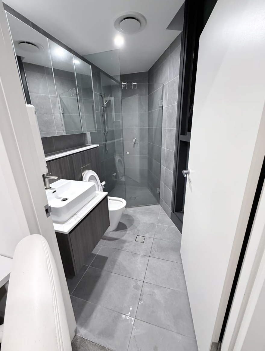 今日悉尼Homebush 十二楼主卧独立阳台带健身房包bill近BurwoodStrathfield Homebush 十二楼主卧独立阳台带健身房包bill近BurwoodStrathfield