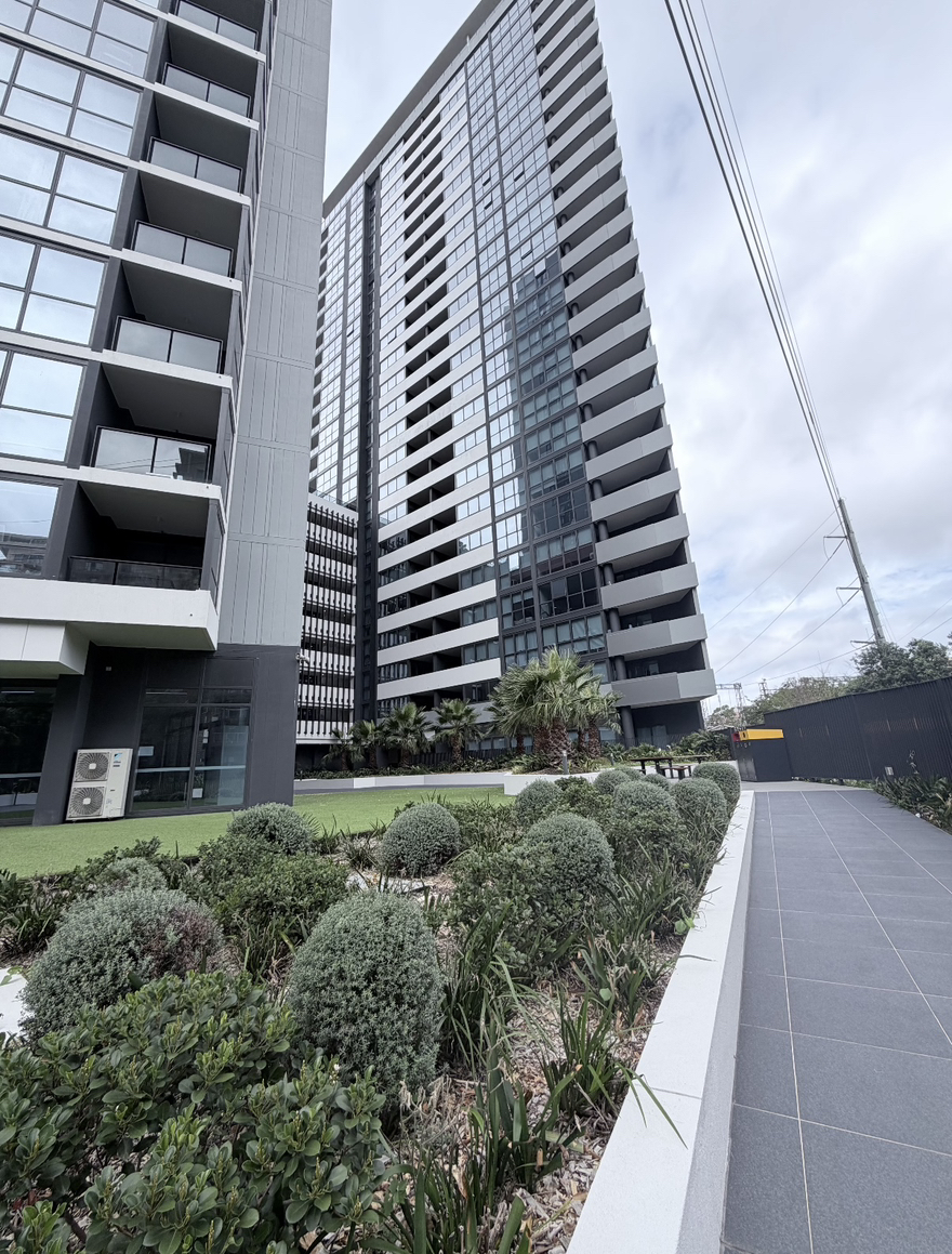 今日悉尼Homebush 十二楼主卧独立阳台带健身房包bill近BurwoodStrathfield Homebush 十二楼主卧独立阳台带健身房包bill近BurwoodStrathfield