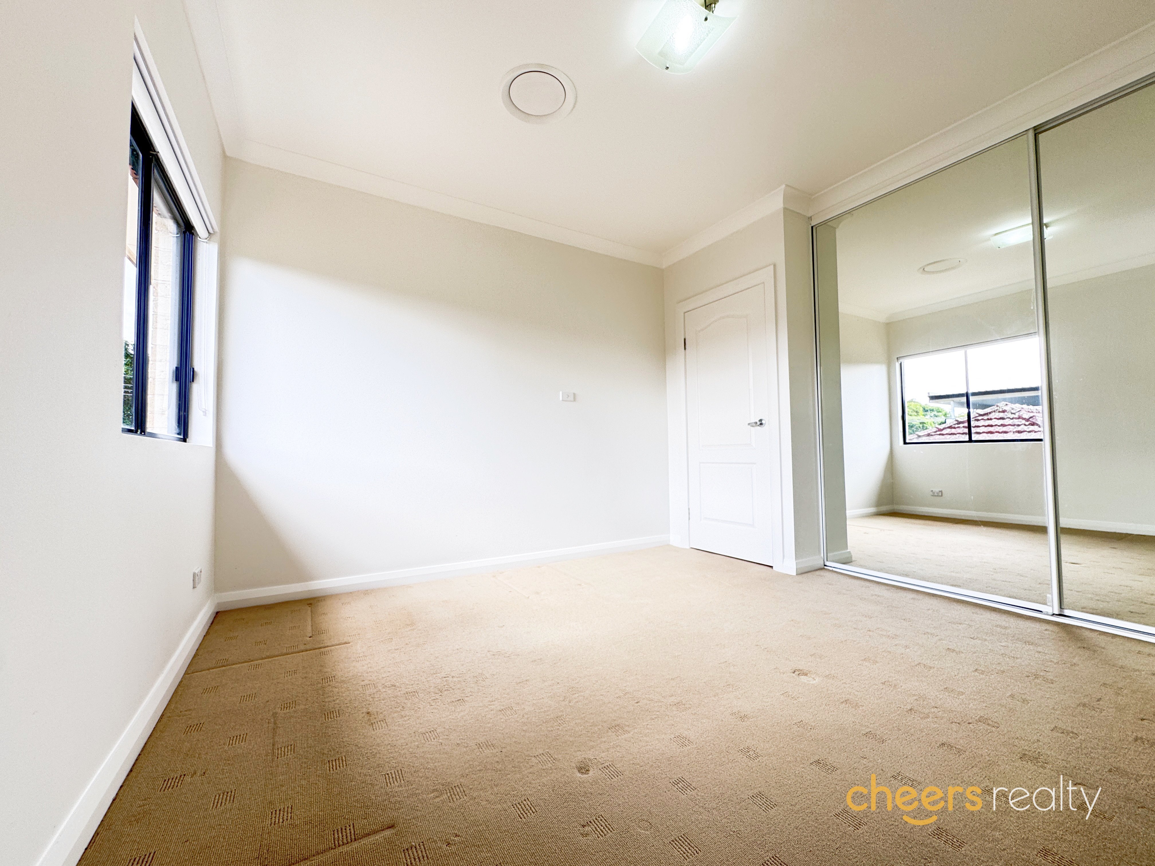 今日悉尼Mortdale 全新翻新 宽敞家庭住宅 Mortdale 全新翻新 宽敞家庭住宅