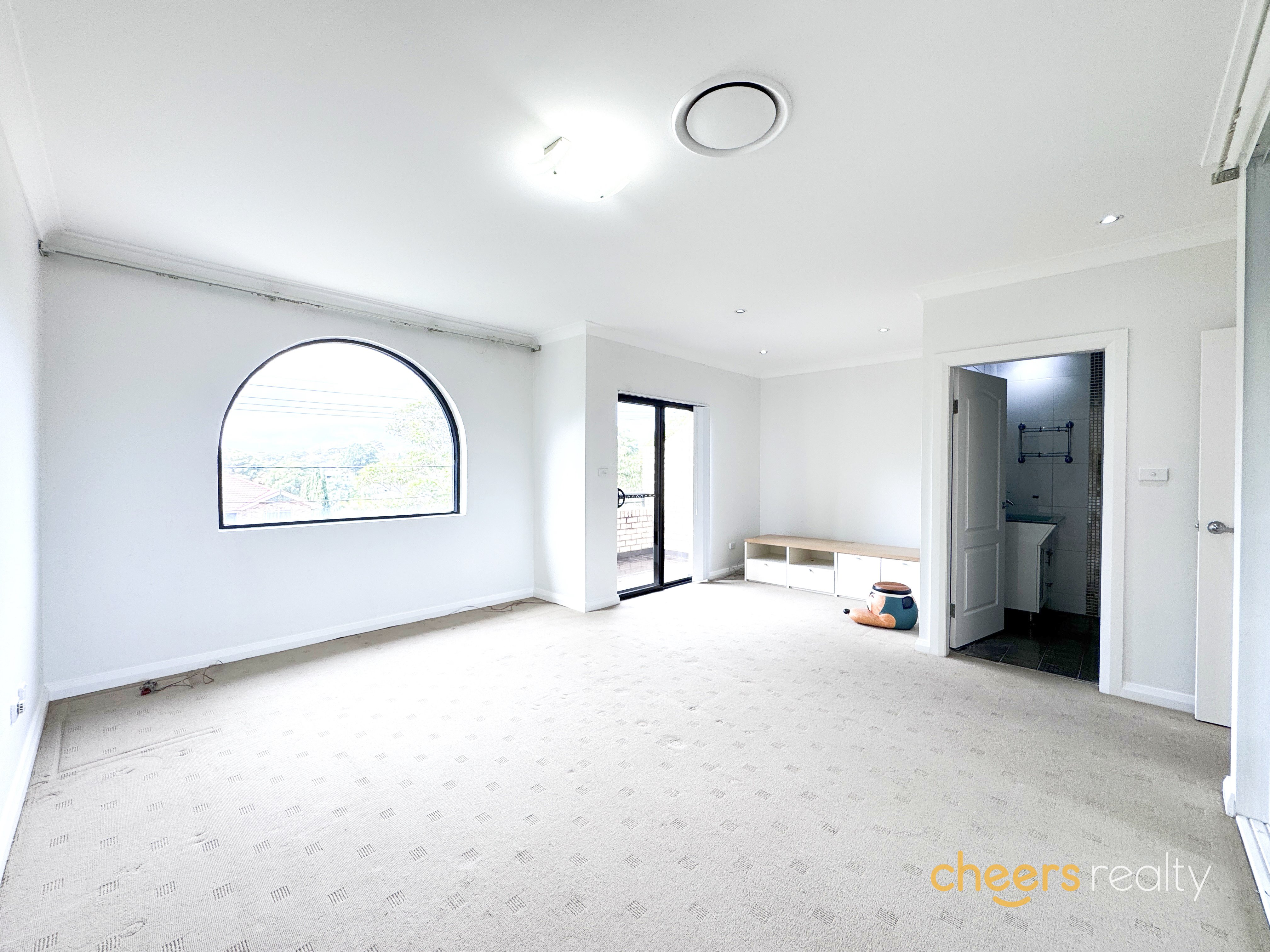 今日悉尼Mortdale 全新翻新 宽敞家庭住宅 Mortdale 全新翻新 宽敞家庭住宅