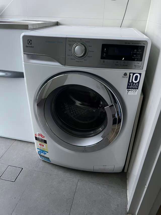 今日珀斯近新Electrolux冰箱洗衣机 近新Electrolux冰箱洗衣机