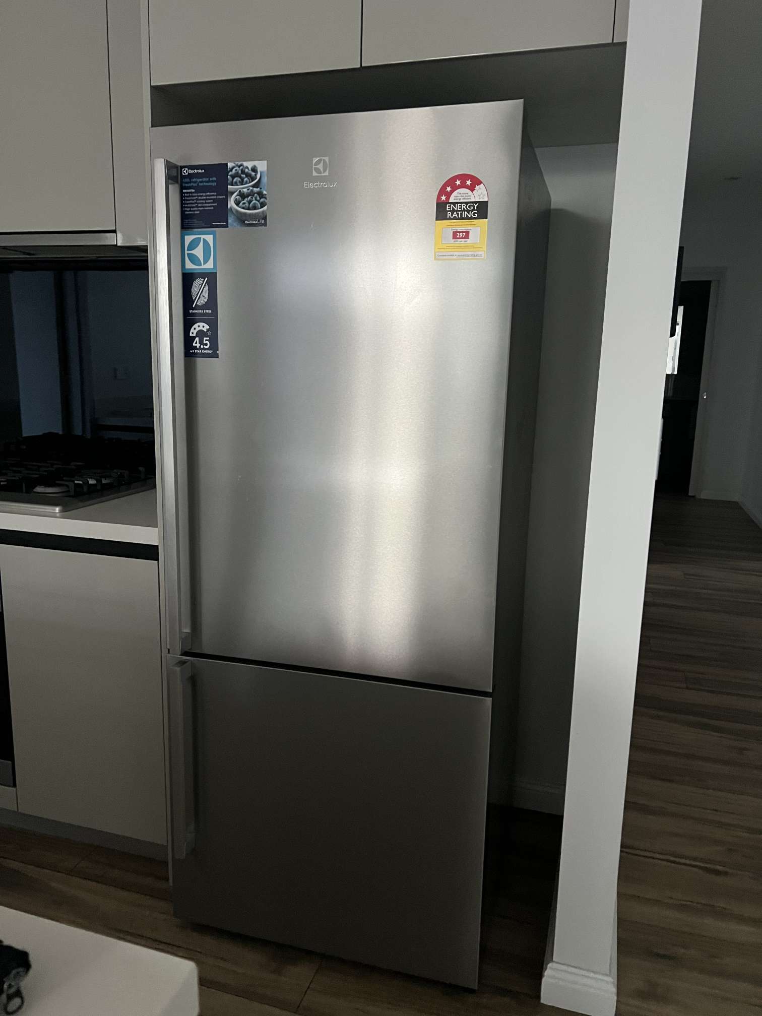 今日珀斯近新Electrolux冰箱洗衣机 近新Electrolux冰箱洗衣机