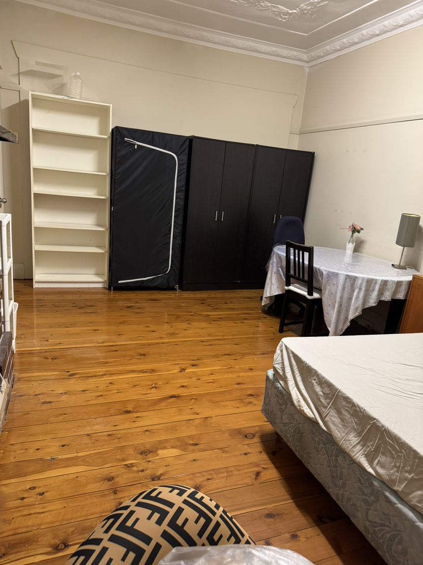 今日卧龙岗Burwood 新整修的House特大单间可住2人干净安静免费停车 Burwood 新整修的House特大单间可住2人干净安静免费停车