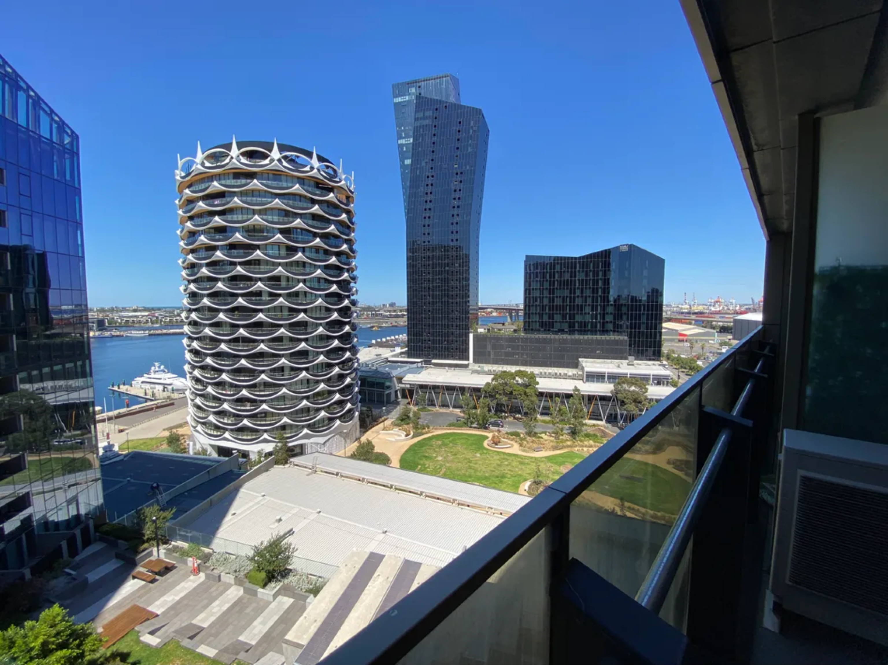 今日墨尔本Docklands 性价比天花板一室一厅一卫一车位转租 Docklands 性价比天花板一室一厅一卫一车位转租