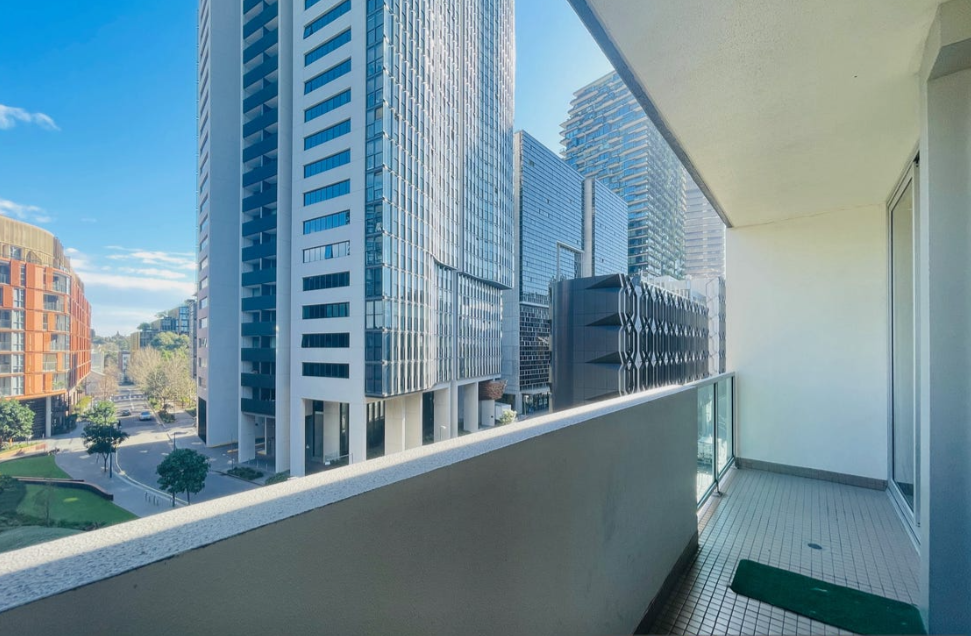 今日悉尼Chippendale Central Park中心 3房2卫公寓 出门即公园 步行2分钟到Central Station Chippendale Central Park中心 3房2卫公寓 出门即公园 步行2分钟到Central Station