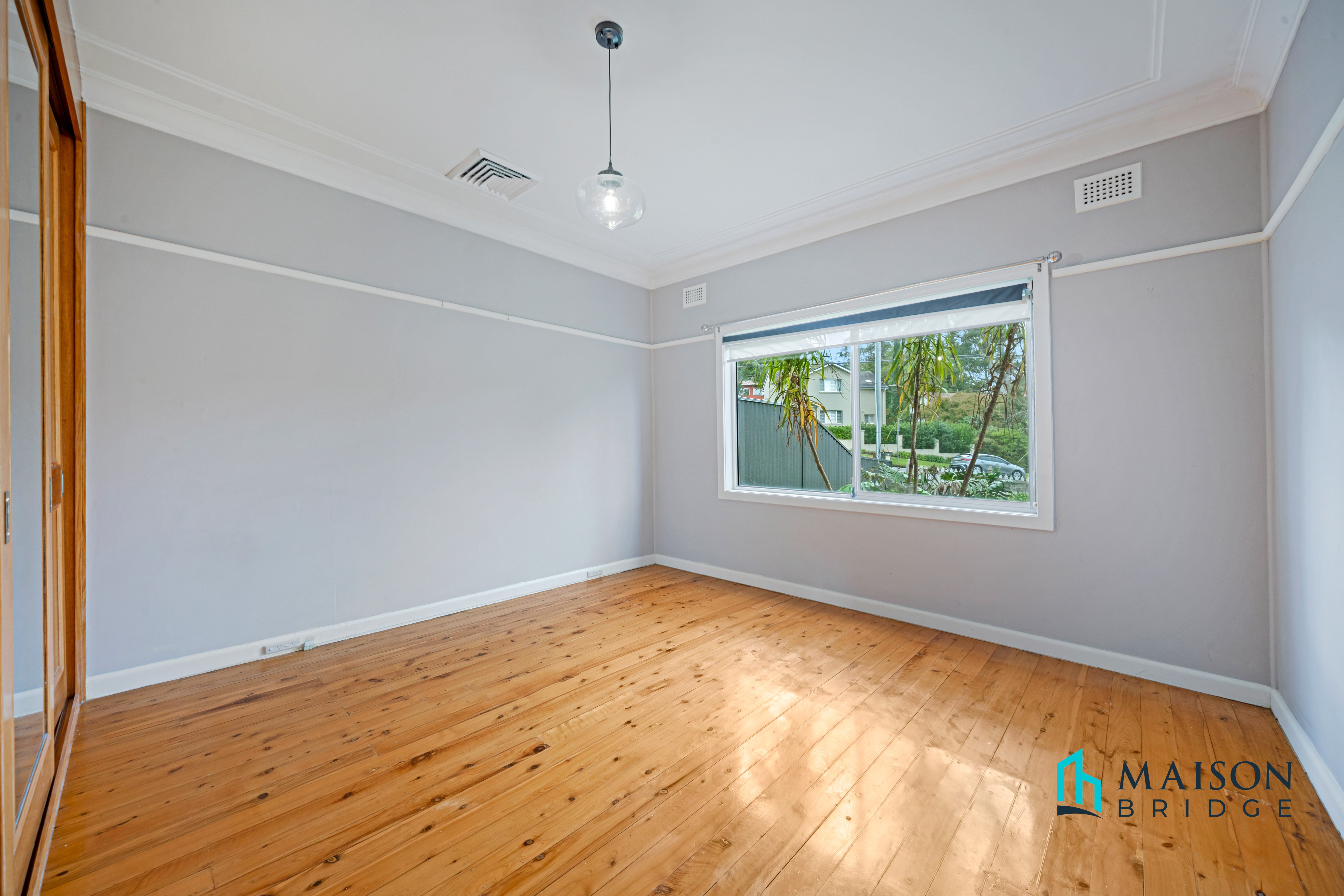 今日悉尼West Ryde 宽敞家庭住宅 泳池家庭办公室超大储物空间 West Ryde 宽敞家庭住宅 泳池家庭办公室超大储物空间