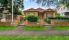 Campsie 出租  黄金地段宽敞4房 Townhouse