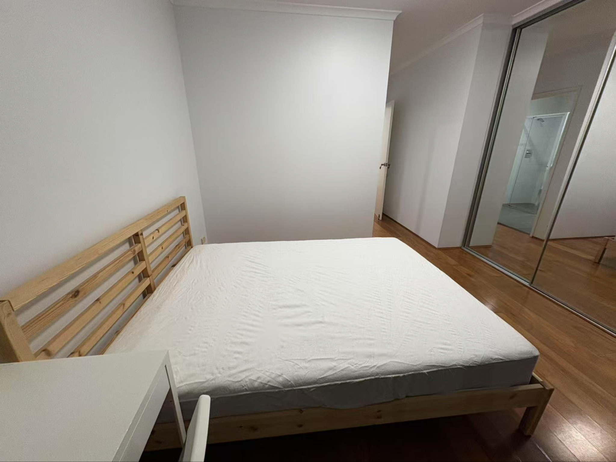 今日悉尼Zetland 两室两卫木地板提供家具家电 Zetland 两室两卫木地板提供家具家电