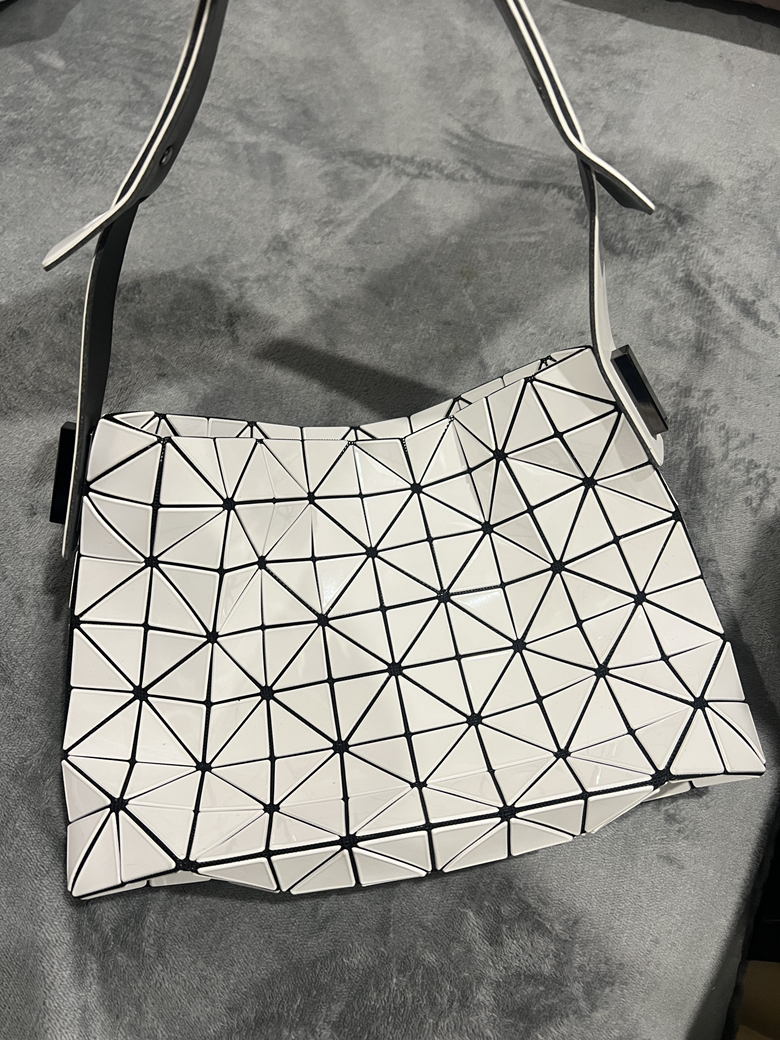 今日悉尼ISSEY MIYAKE 三宅一生 BAOBAO BAG ISSEY MIYAKE 三宅一生 BAOBAO BAG