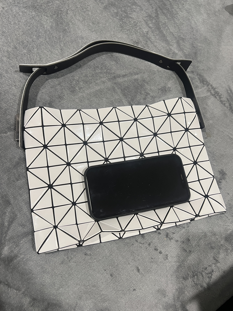 今日悉尼ISSEY MIYAKE 三宅一生 BAOBAO BAG ISSEY MIYAKE 三宅一生 BAOBAO BAG