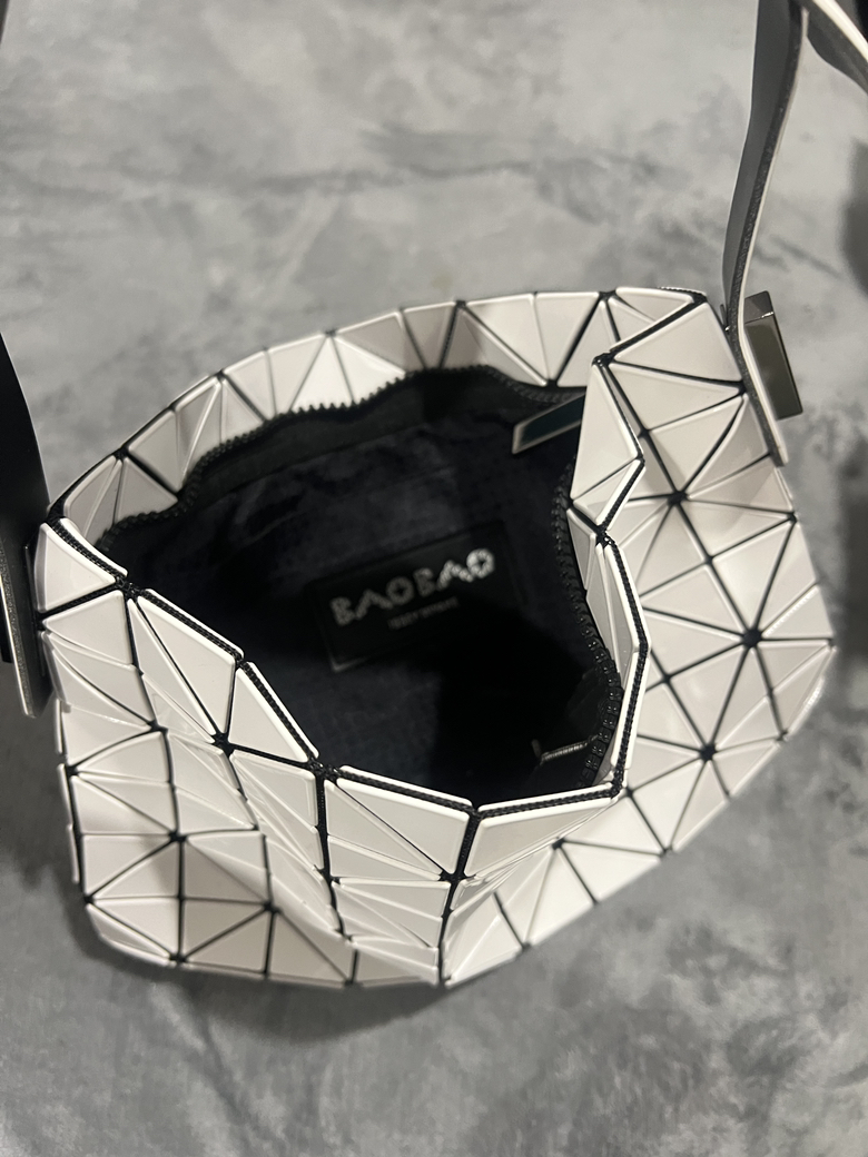今日悉尼ISSEY MIYAKE 三宅一生 BAOBAO BAG ISSEY MIYAKE 三宅一生 BAOBAO BAG