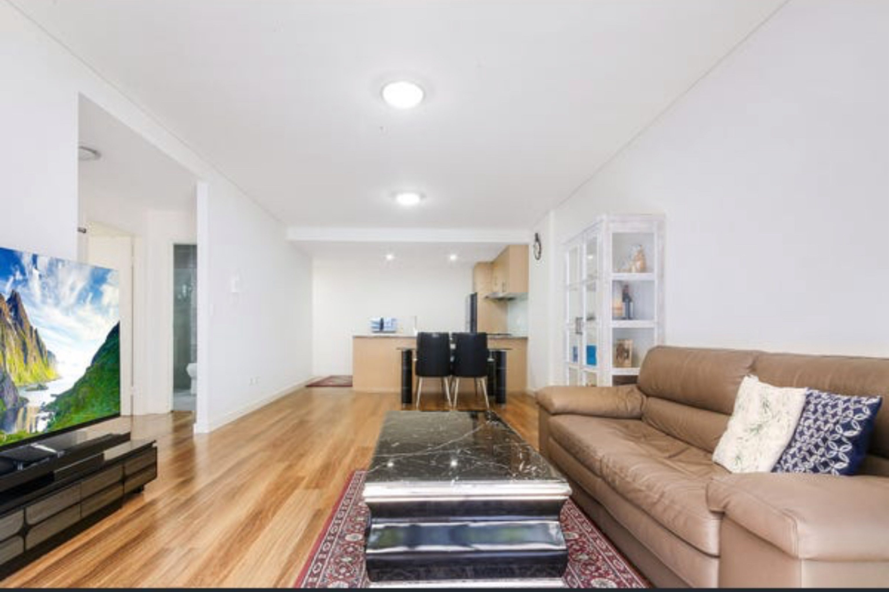 今日珀斯Wolli Creek 明亮主卧帶衛浴出租 Wolli Creek 明亮主卧帶衛浴出租