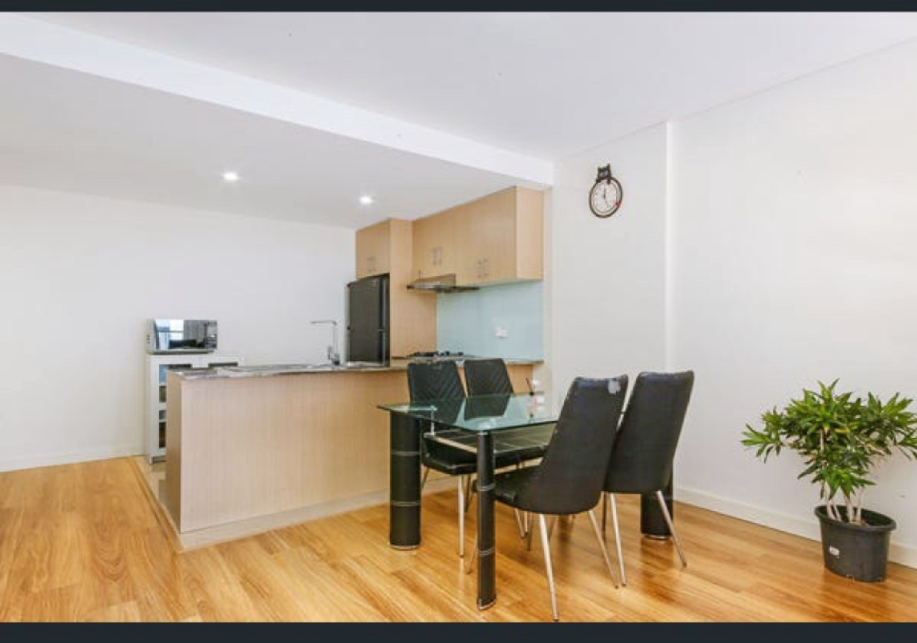 今日珀斯Wolli Creek 明亮主卧帶衛浴出租 Wolli Creek 明亮主卧帶衛浴出租