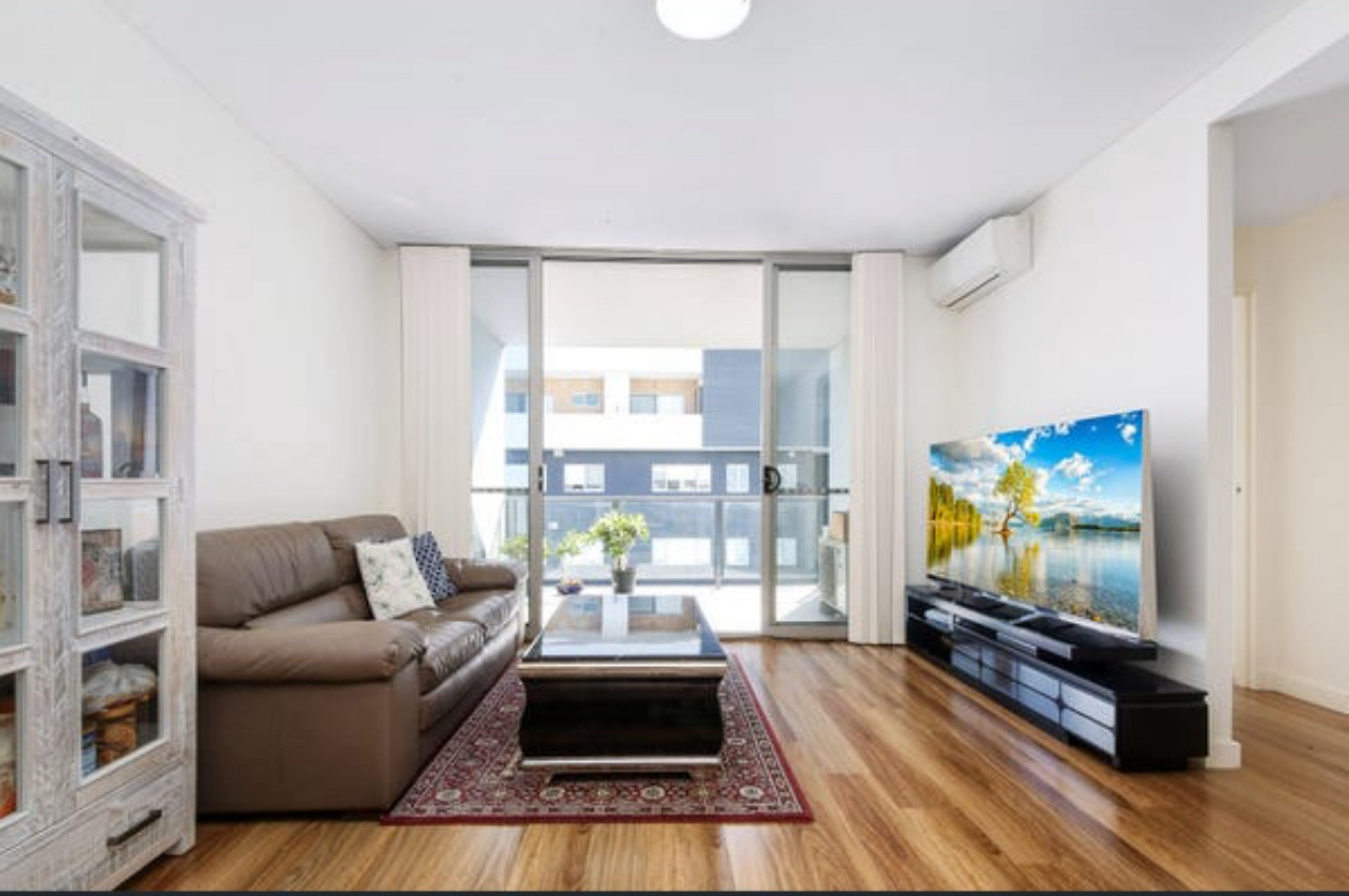 今日珀斯Wolli Creek 明亮主卧帶衛浴出租 Wolli Creek 明亮主卧帶衛浴出租