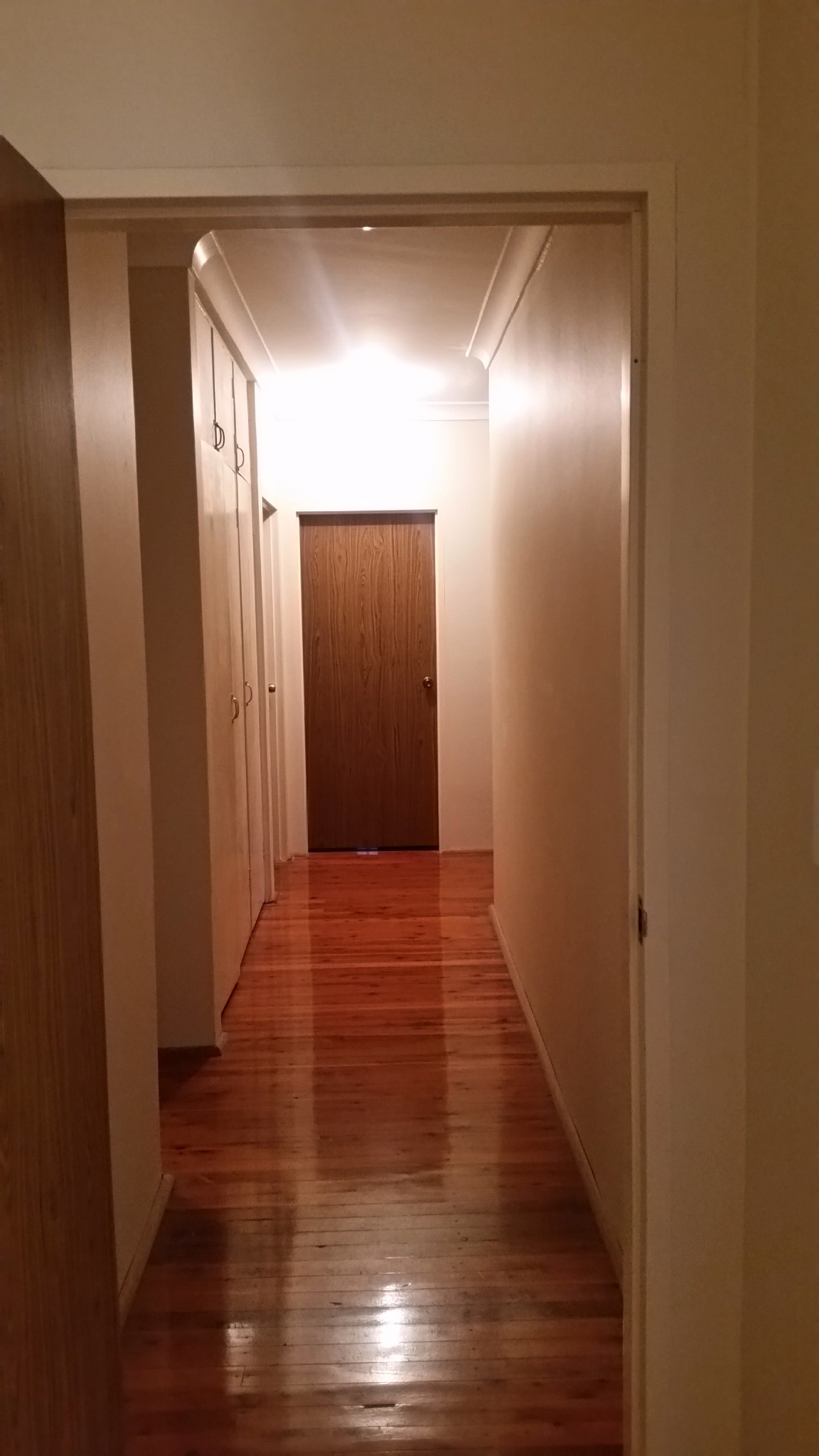 今日珀斯Burwood 新装修HOUSE近购物中心 方正房间 合用3个新卫浴间 方便到大学 Burwood 新装修HOUSE近购物中心 方正房间 合用3个新卫浴间 方便到大学