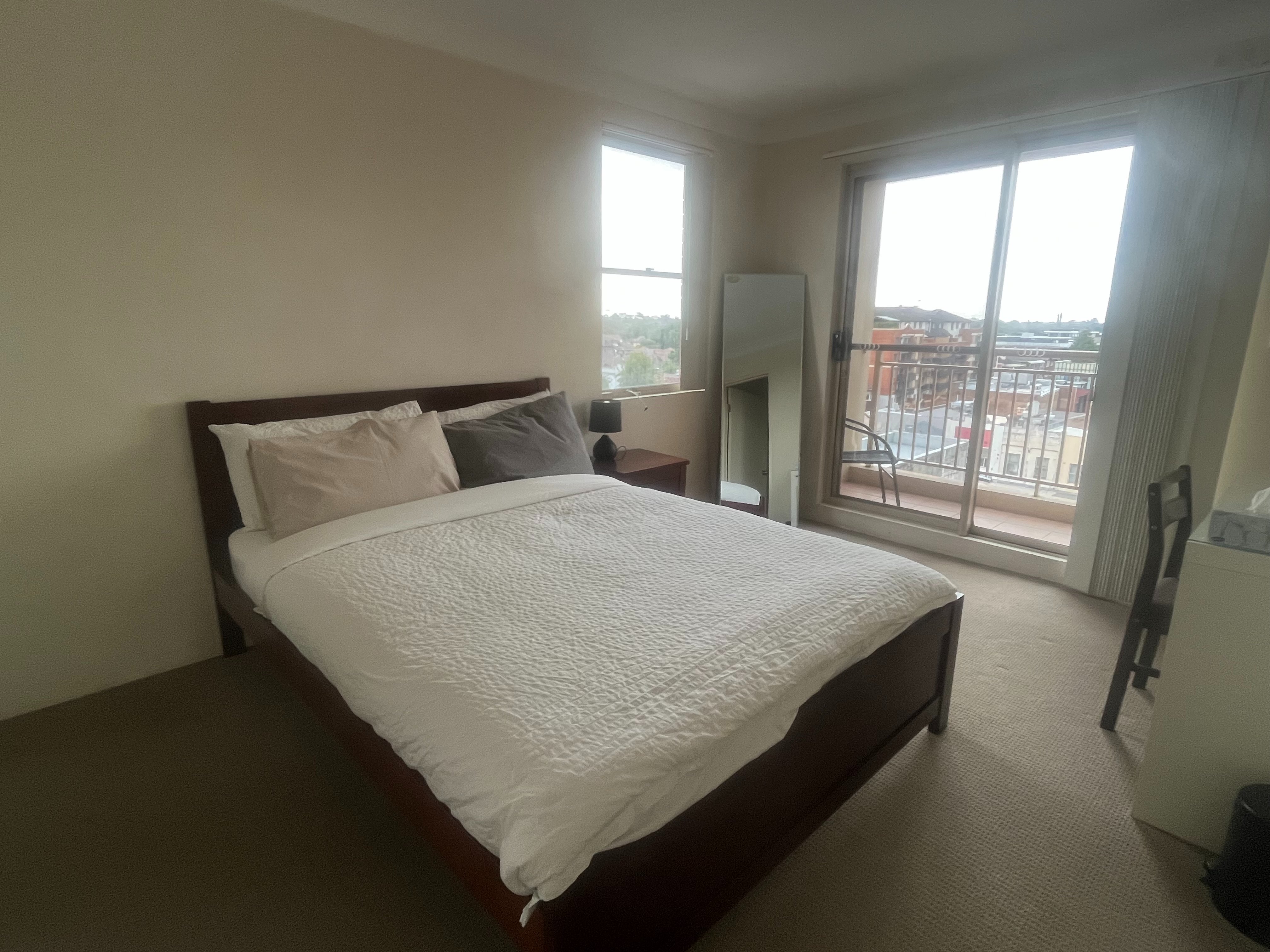 今日珀斯Burwood 3 min walk from Station Master bedroom Ensuite Burwood 3 min walk from Station Master bedroom Ensuite
