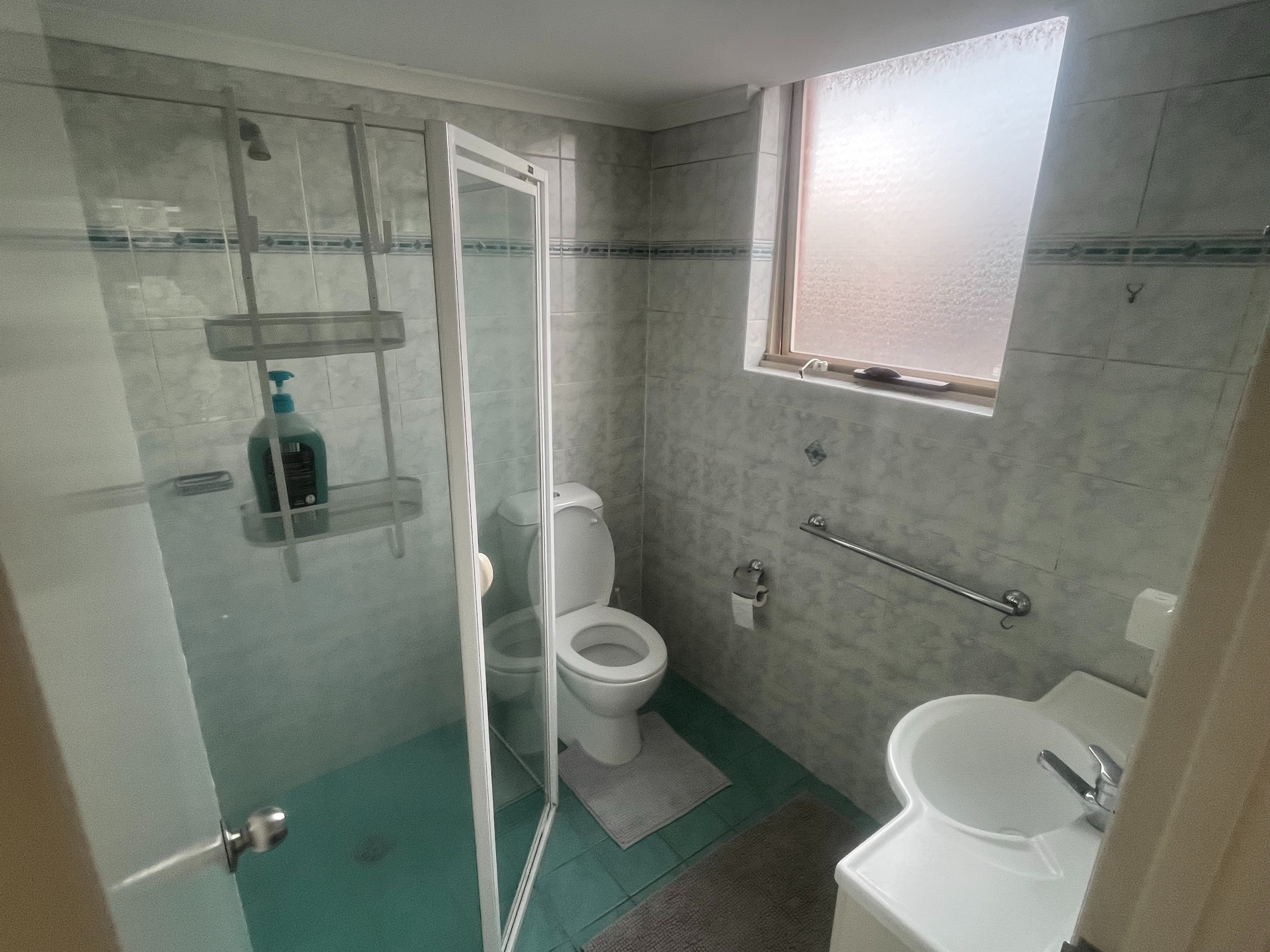 今日珀斯Burwood 3 min walk from Station Master bedroom Ensuite Burwood 3 min walk from Station Master bedroom Ensuite