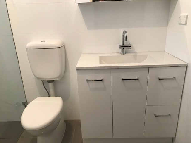 今日珀斯Burwood 新装修HOUSE近购物中心 方正房间 合用3个新卫浴间 方便到大学 Burwood 新装修HOUSE近购物中心 方正房间 合用3个新卫浴间 方便到大学