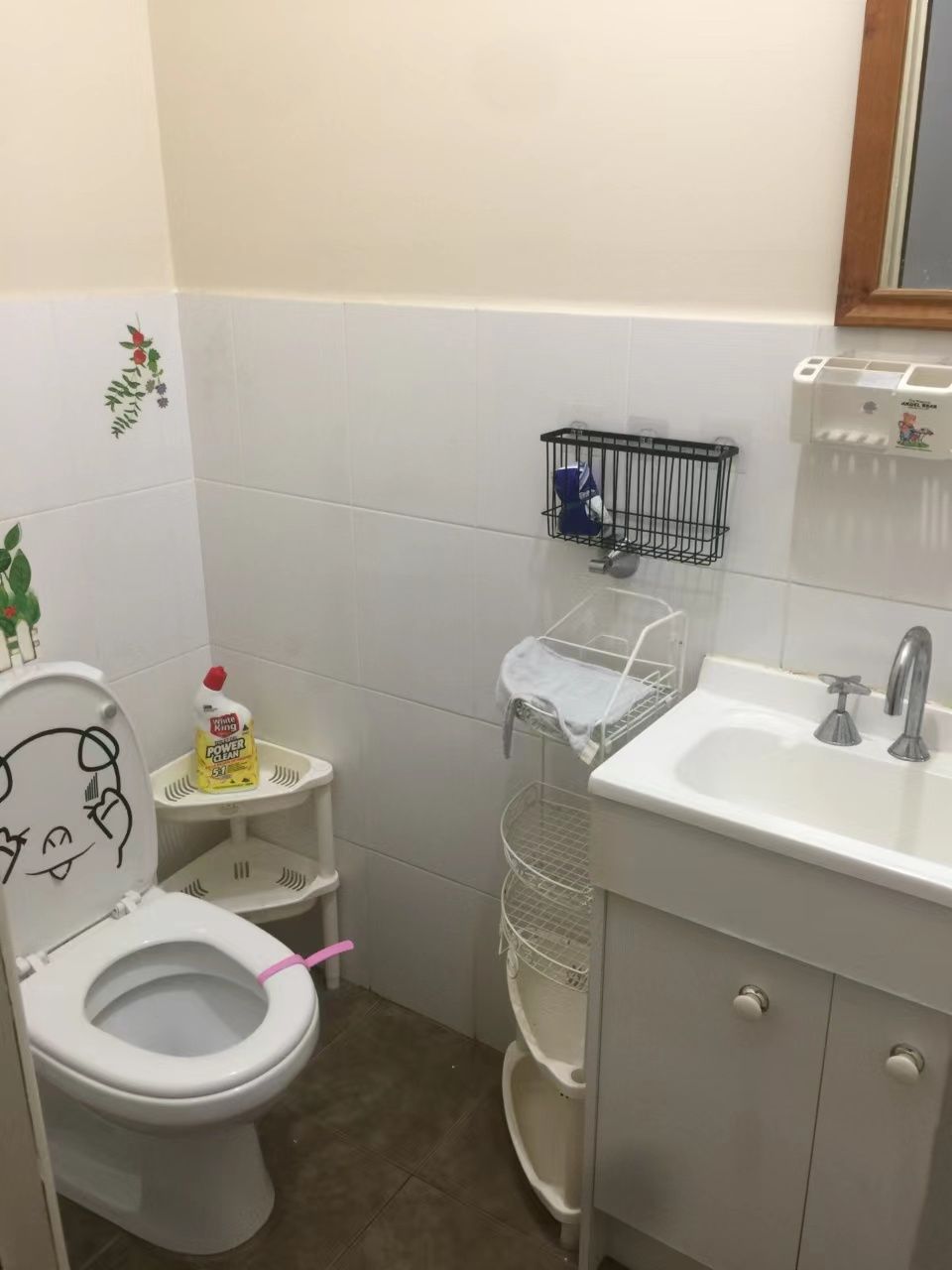 今日珀斯Reservoir 北区 近火车站招一男士620月全包 Reservoir 北区 近火车站招一男士620月全包