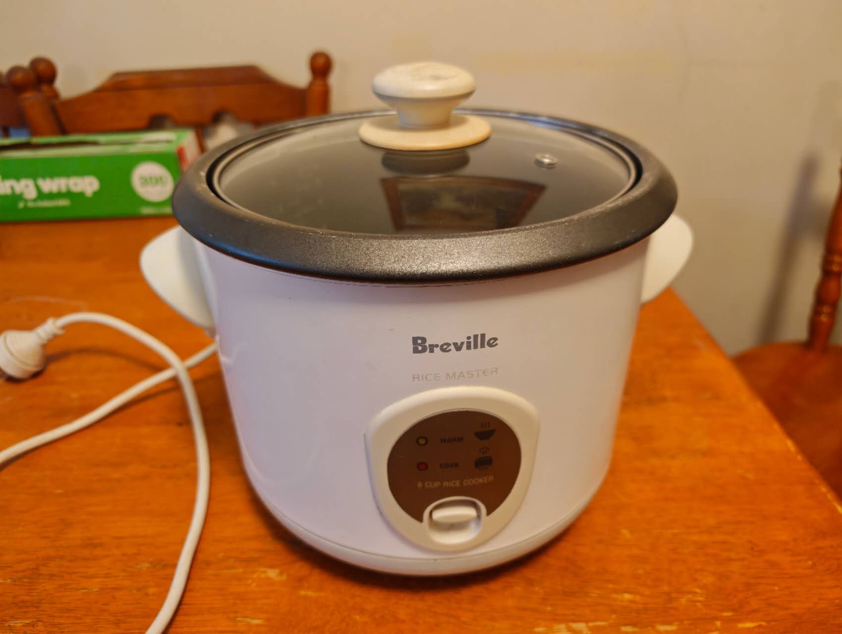 今日珀斯二手澳洲牌子 Breville 500瓦电饭煲8杯容量售价25澳元 二手澳洲牌子 Breville 500瓦电饭煲8杯容量售价25澳元