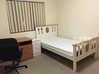 Burwood  超大公寓次卧 招一女生 2分钟步行至