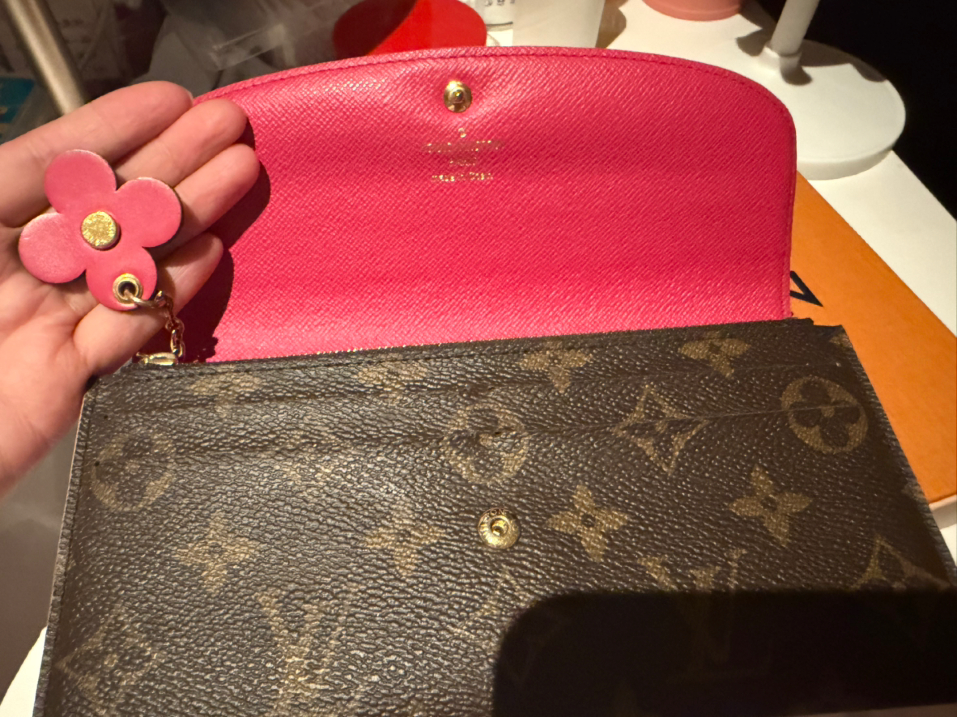 今日悉尼97 新 正品LV Monogram 长款钱包 97 新 正品LV Monogram 长款钱包