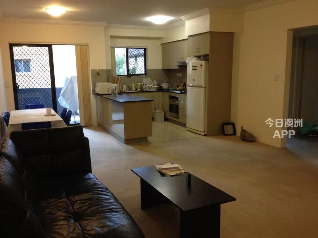 今日珀斯Burwood 超大公寓次卧 有車位 步行2分钟至火车站 Burwood 超大公寓次卧 有車位 步行2分钟至火车站