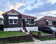 Carlton 全新翻新三居室住宅  书房地段绝佳步行可达车站与各类商铺