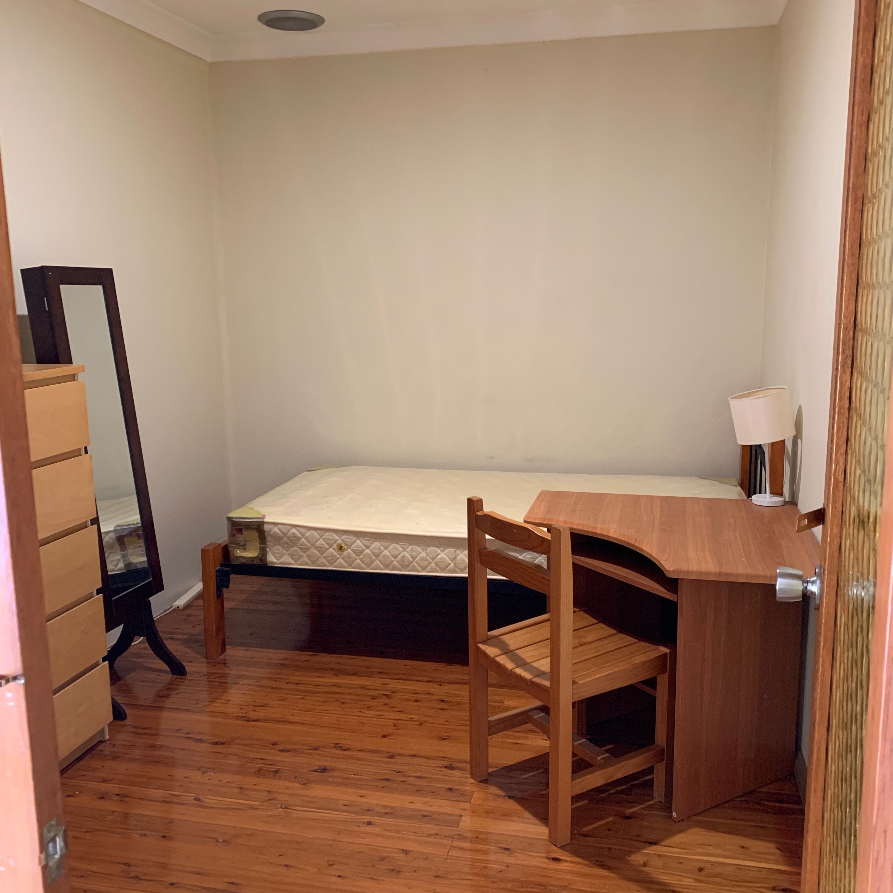今日珀斯Burwood 新装修HOUSE近购物中心 方正房间 合用3个新卫浴间 方便到大学 Burwood 新装修HOUSE近购物中心 方正房间 合用3个新卫浴间 方便到大学