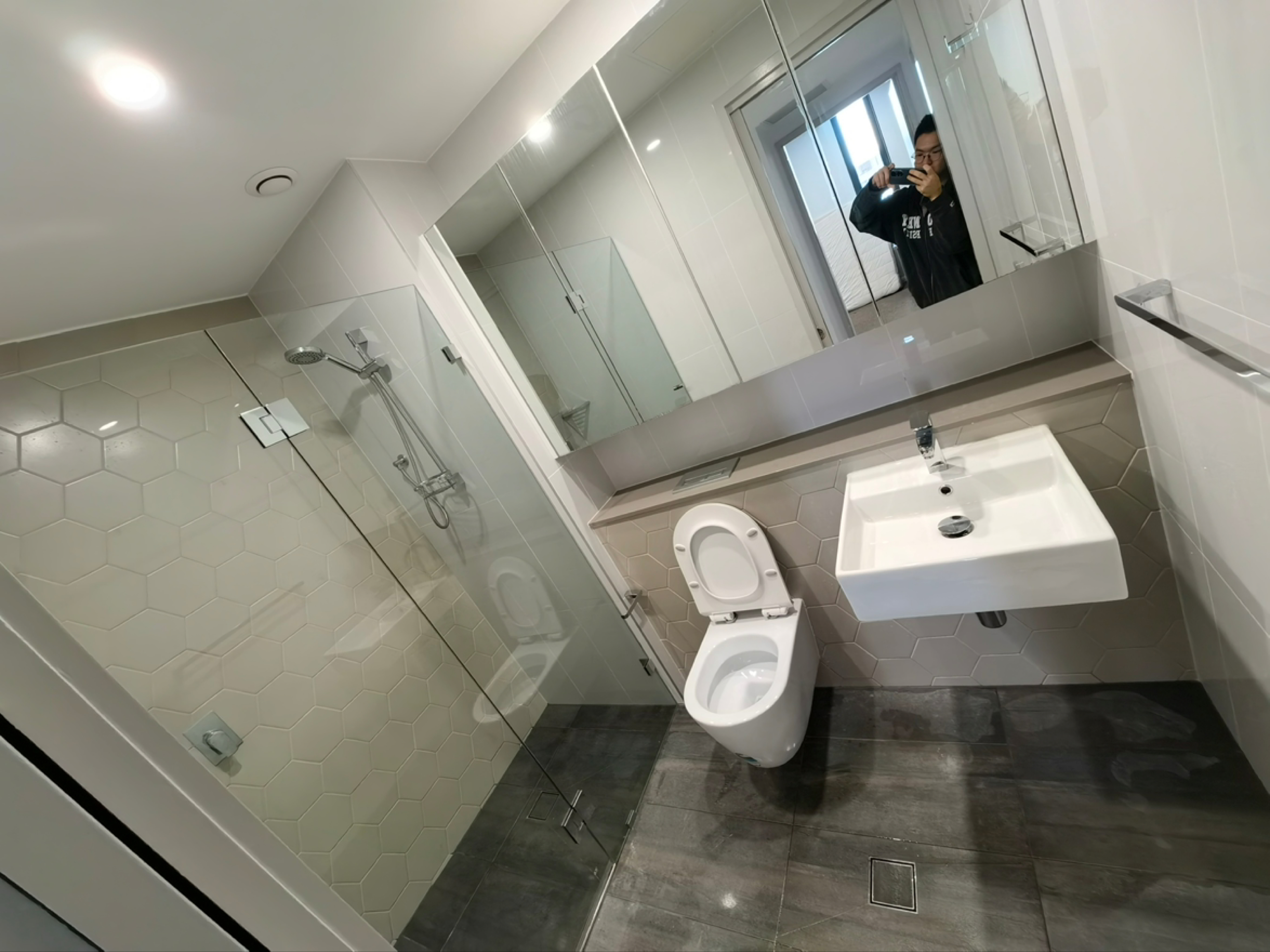 今日珀斯Rosebery 悉尼 Meriton 2B2B副卧带独卫招租 Rosebery 悉尼 Meriton 2B2B副卧带独卫招租