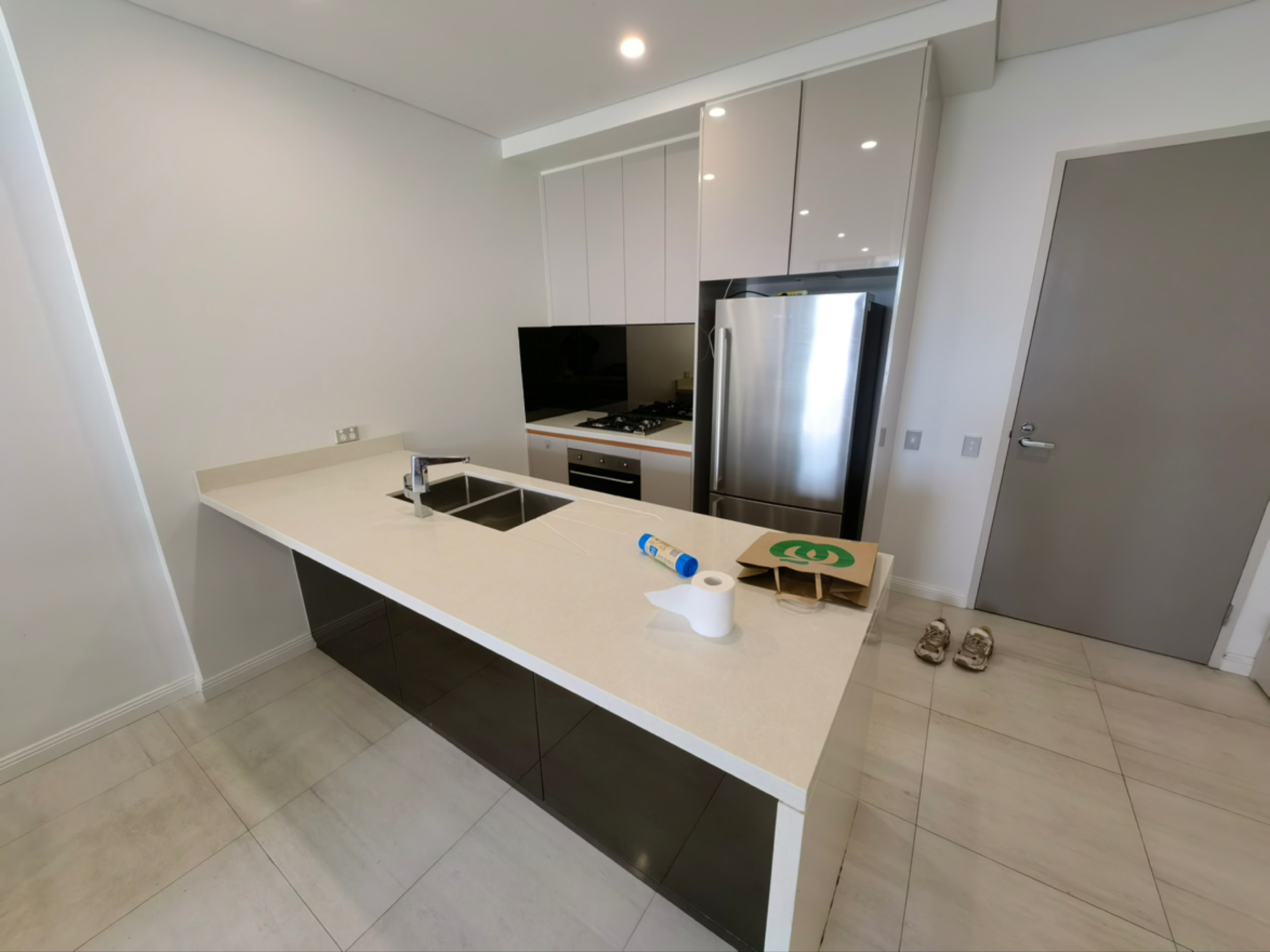 今日珀斯Rosebery 悉尼 Meriton 2B2B副卧带独卫招租 Rosebery 悉尼 Meriton 2B2B副卧带独卫招租
