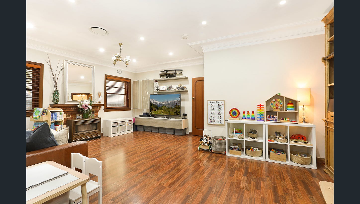 今日珀斯Strathfield House 整租 4房2卫2车位 适合家庭学生上班族合租 Strathfield House 整租 4房2卫2车位 适合家庭学生上班族合租