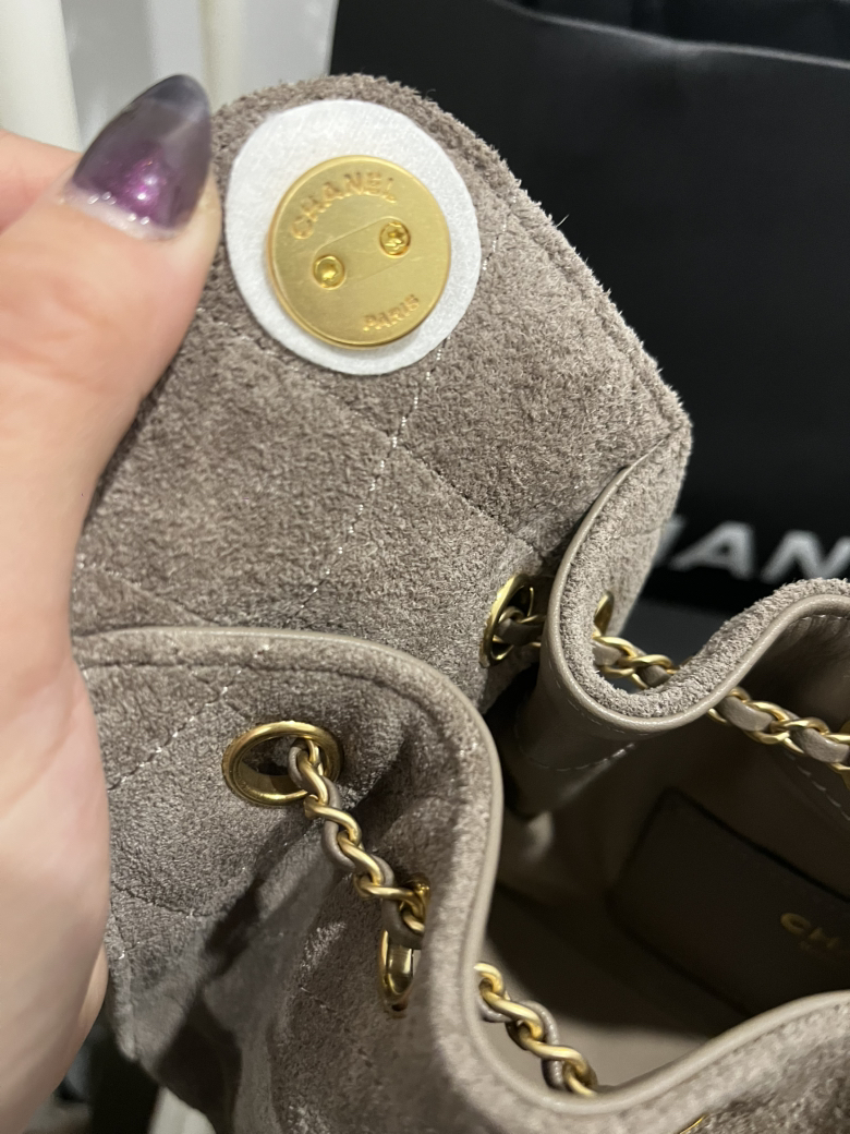 今日珀斯出一个chanel hobo mini 麂皮 出一个chanel hobo mini 麂皮