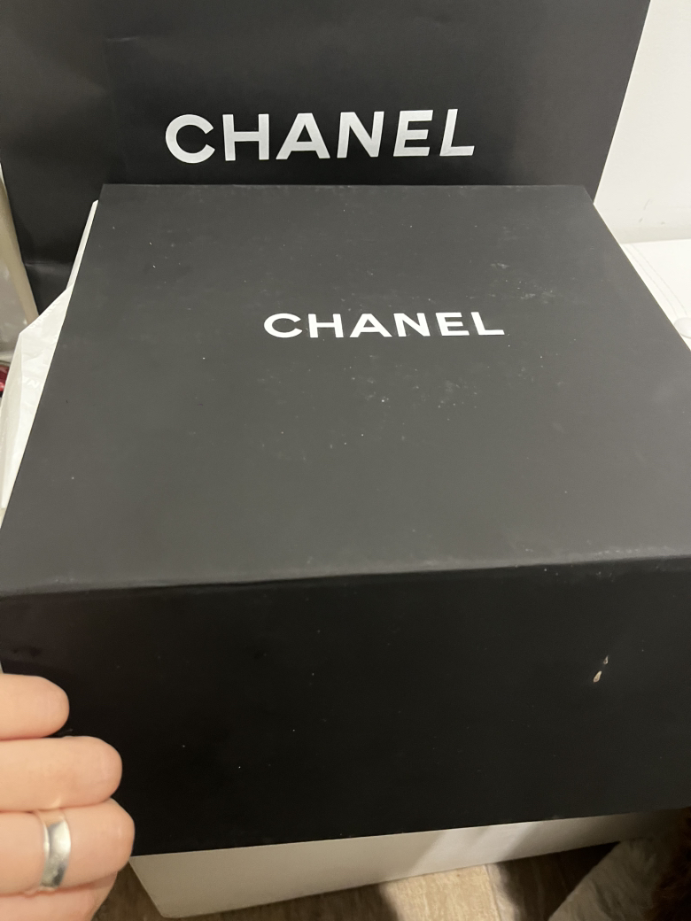 今日珀斯出一个chanel hobo mini 麂皮 出一个chanel hobo mini 麂皮