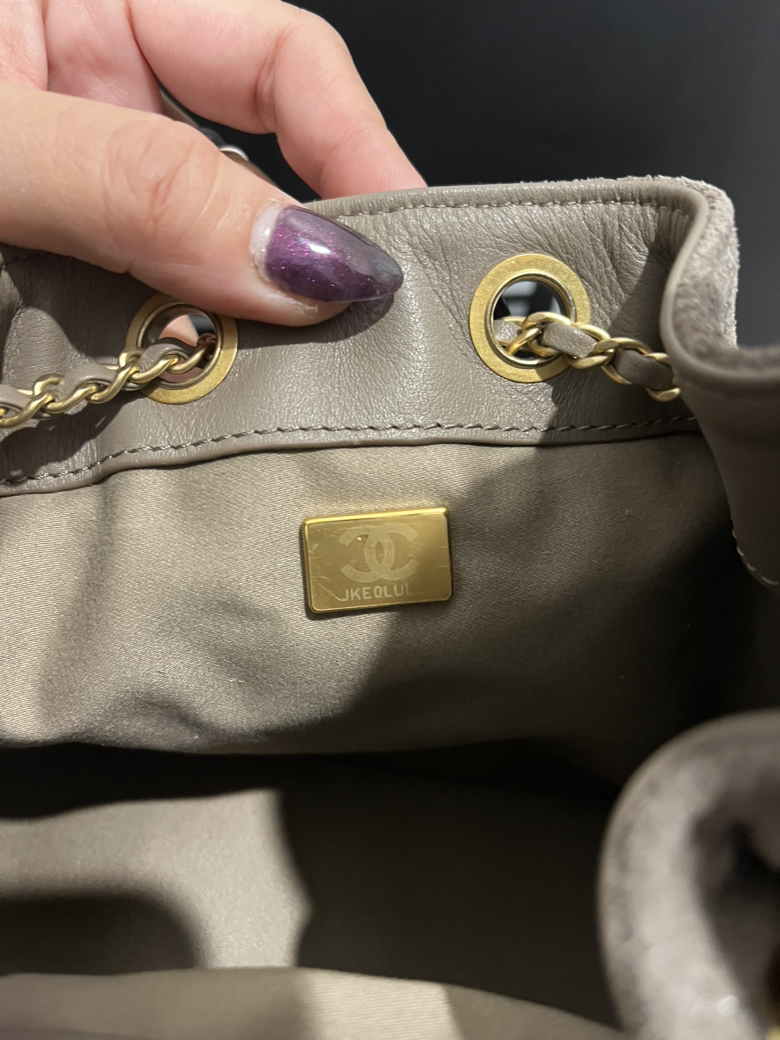 今日珀斯出一个chanel hobo mini 麂皮 出一个chanel hobo mini 麂皮