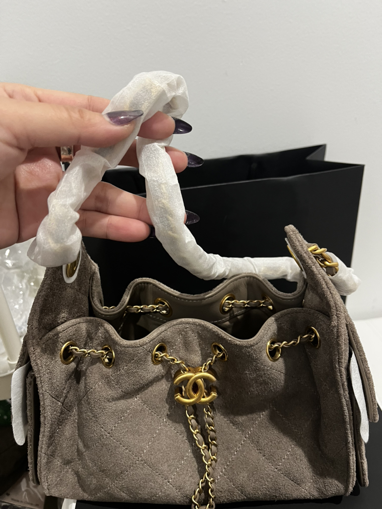 今日珀斯出一个chanel hobo mini 麂皮 出一个chanel hobo mini 麂皮