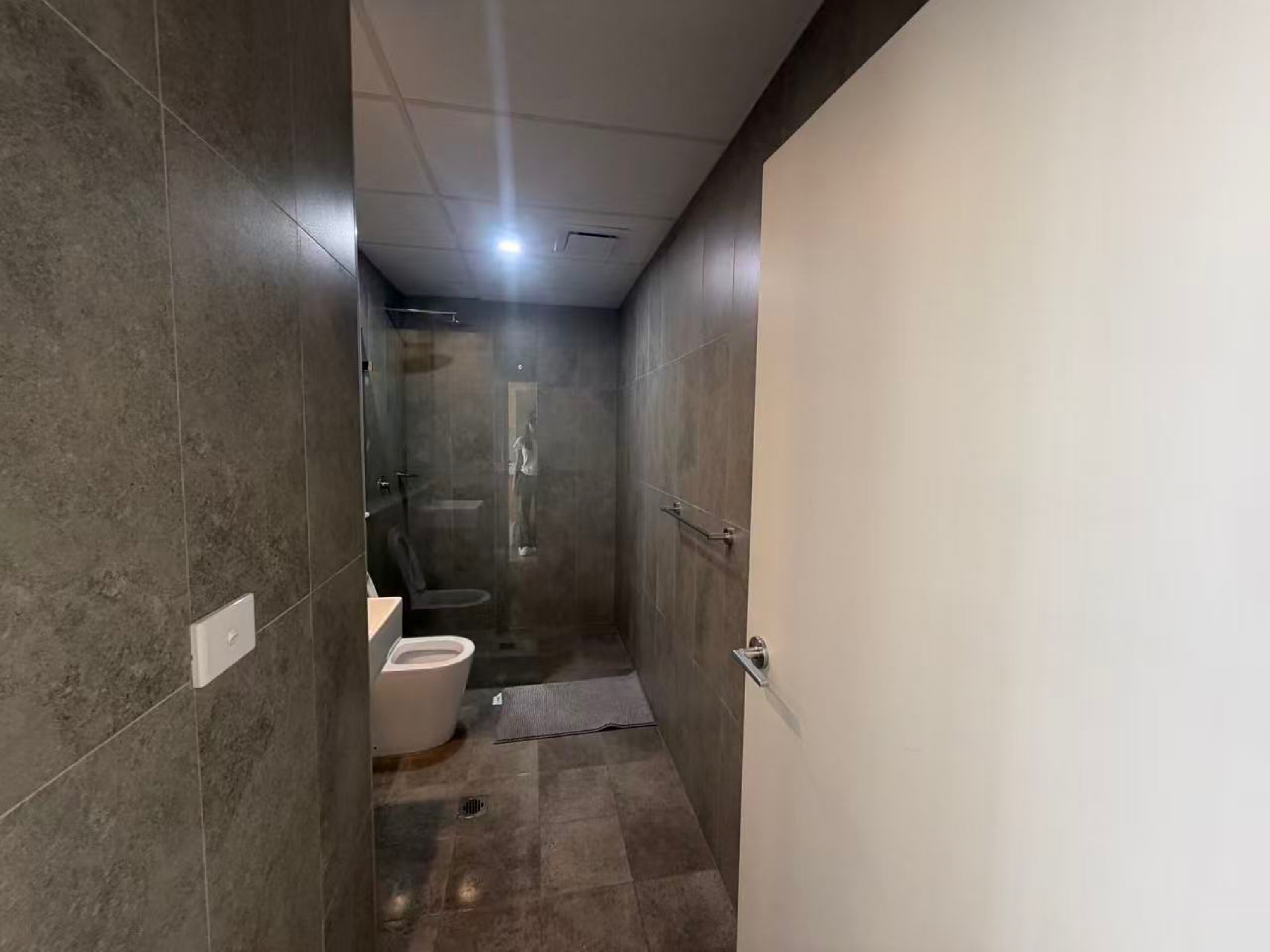 今日悉尼Redfern 整租转租高层阳光1b全套家具家电近站悉尼大学 Redfern 整租转租高层阳光1b全套家具家电近站悉尼大学