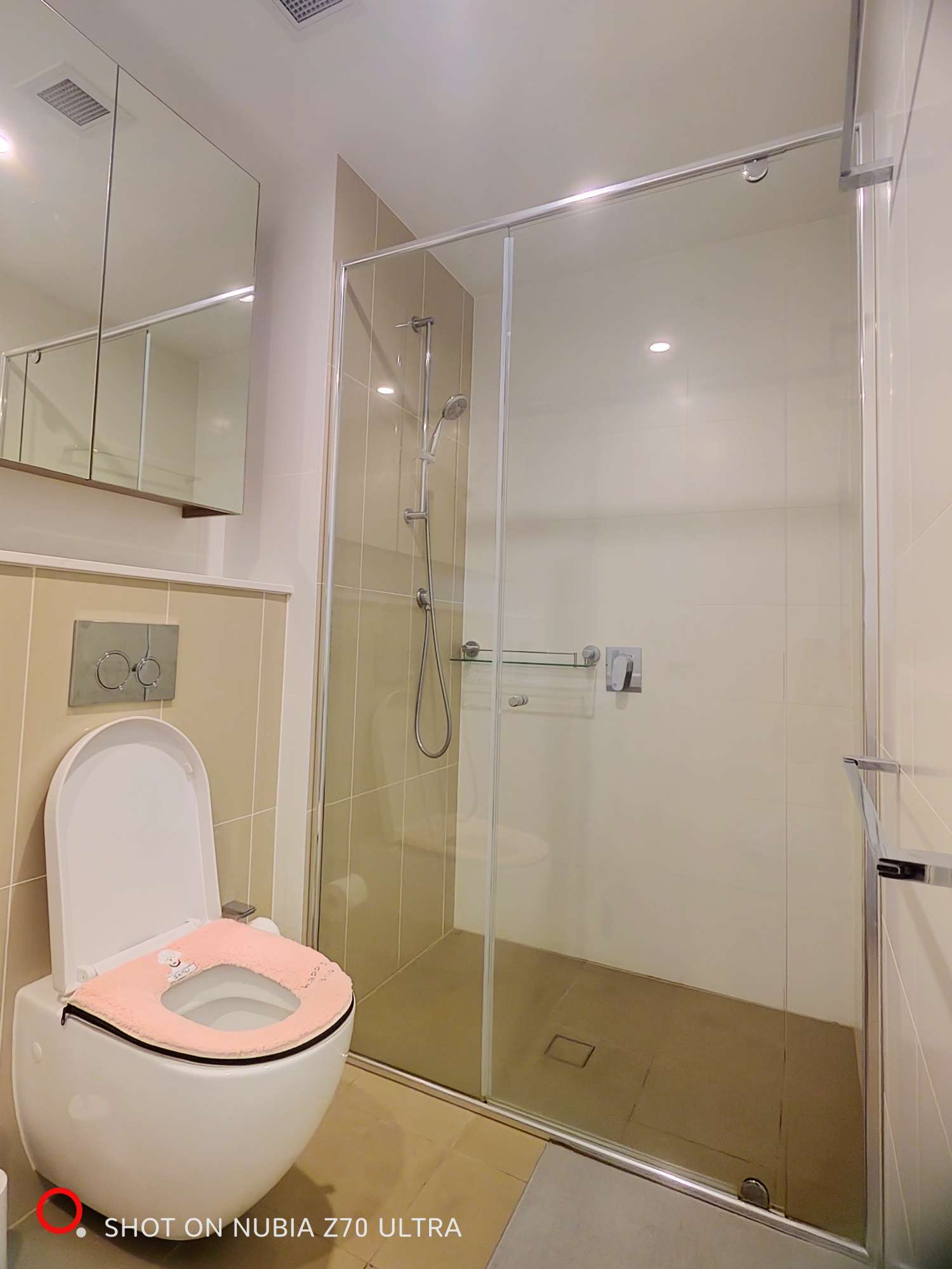 今日珀斯Hurstville 近新豪华Apartment主人套房招租 Hurstville 近新豪华Apartment主人套房招租