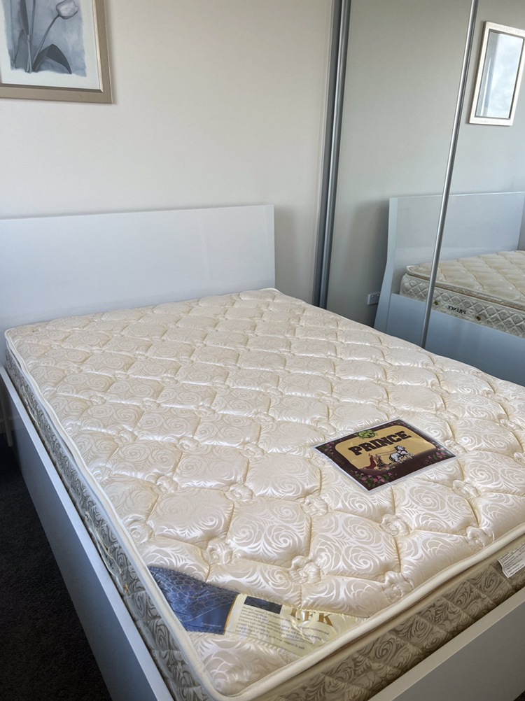 今日墨尔本Burwood 近新Apartment 次卧带独立卫浴出租 Burwood 近新Apartment 次卧带独立卫浴出租