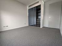 Macquarie Park 阳光充沛的豪华公寓附带独立书房  仅几步即达 Macquarie C