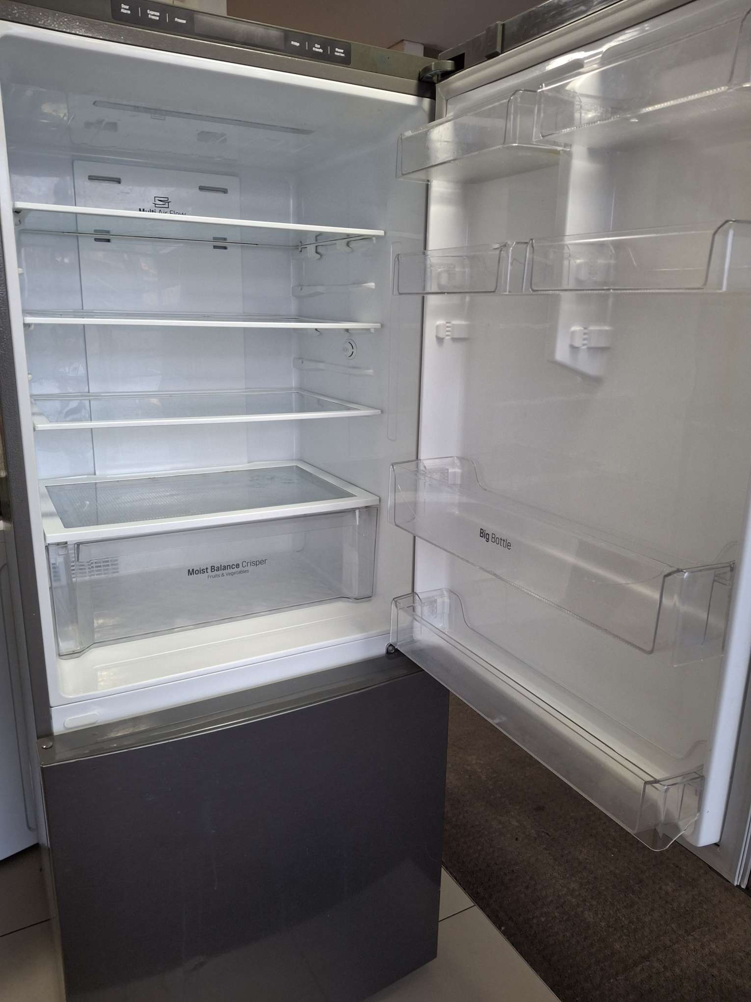 今日珀斯LG 420L Bottom Mount Fridge LG 420L Bottom Mount Fridge