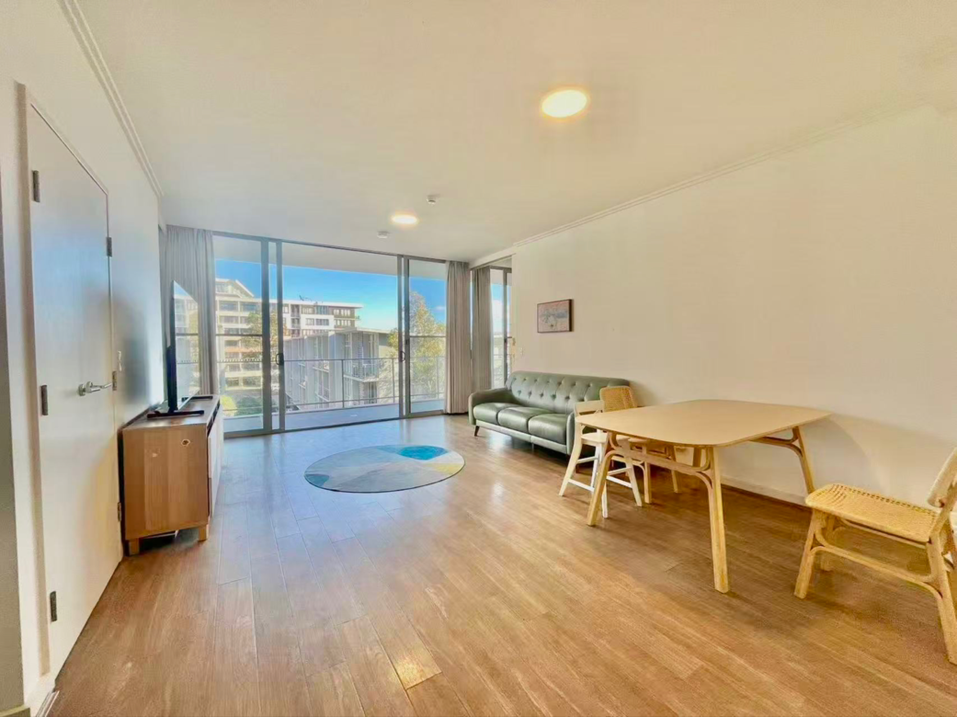 今日墨尔本Rhodes 拎包入住水景2房书房 包家具家电 Rhodes 拎包入住水景2房书房 包家具家电